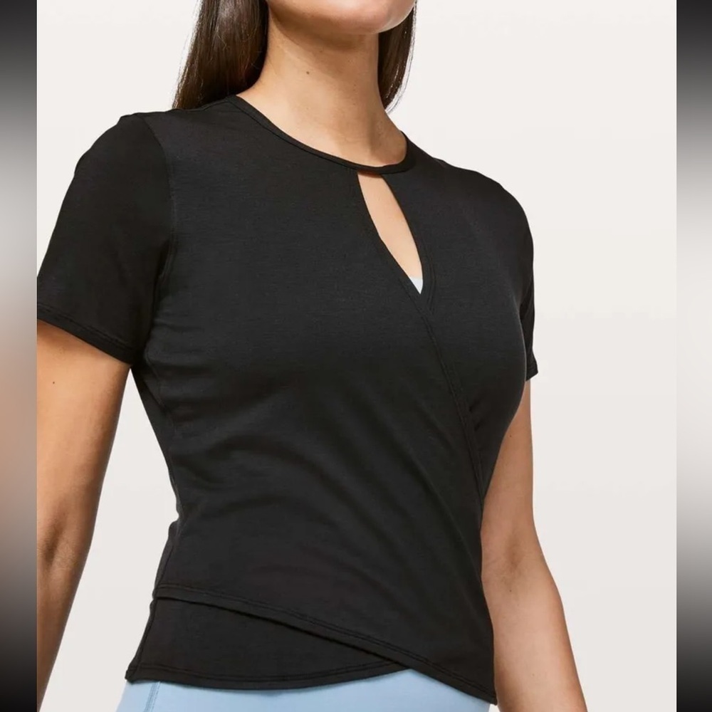 Lululemon Womens Top S Black Solid Round Trip